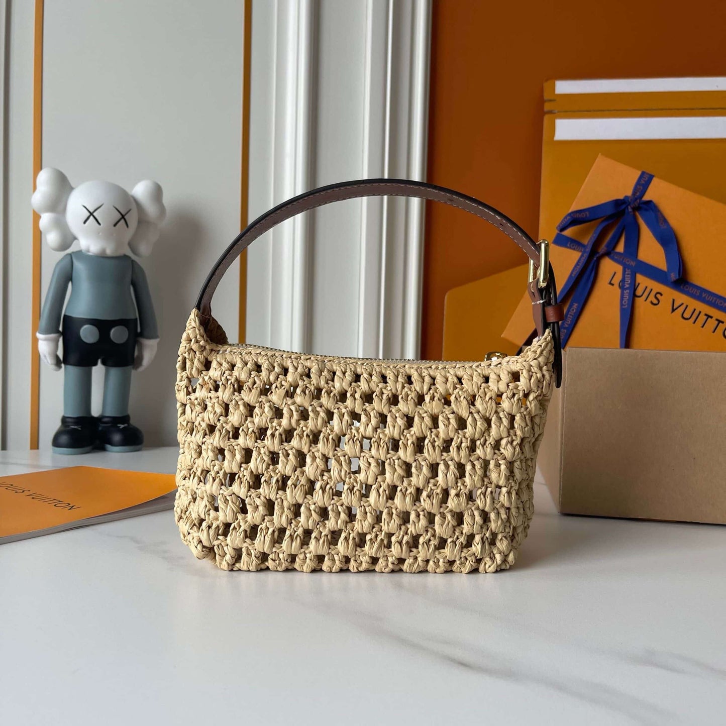 LOUIS VUITTON HILLS POCHETTE RAFFIA NATURAL TAN 18CM M14304