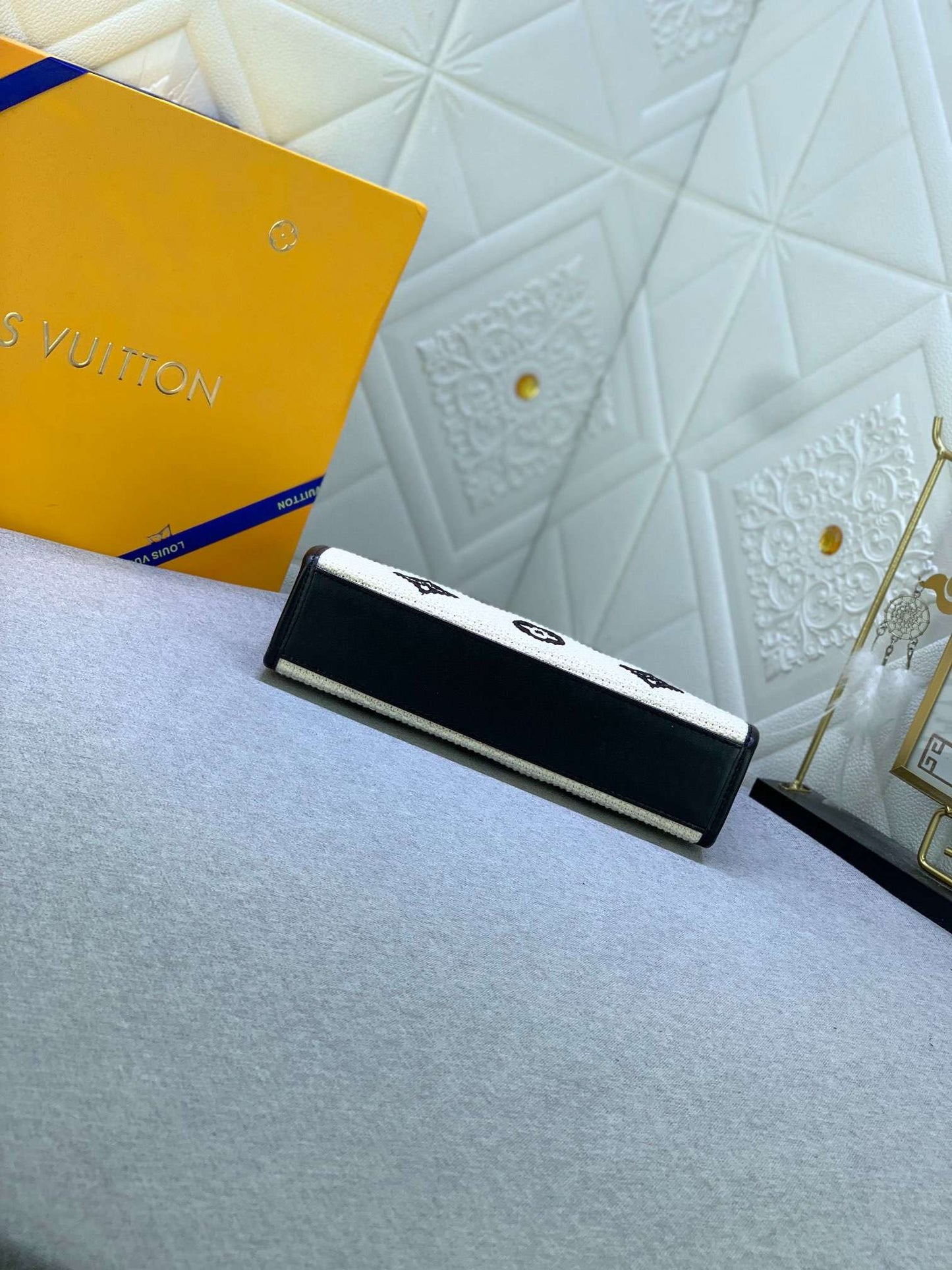 LOUIS VUITTON POCHETE RAFFIA BLEU MONOGRAM