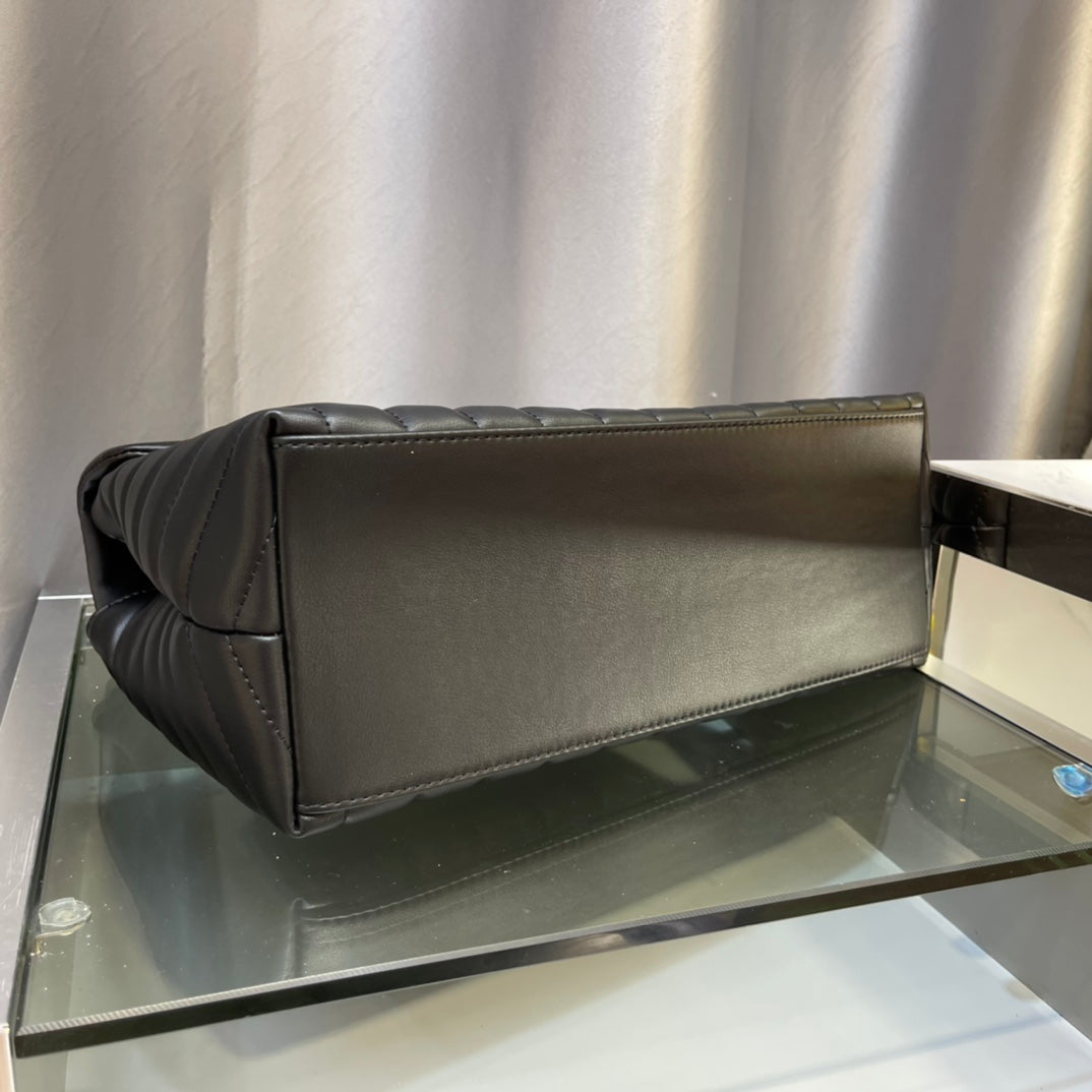 Saint Laurent Loulou