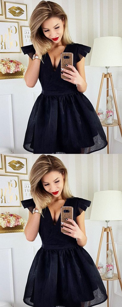 A-Line V-Neck Sleeveless Black Tulle Short Homecoming Dresses cg1657