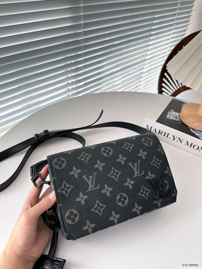 Louis Vuitton Steamer Wearable Wallet