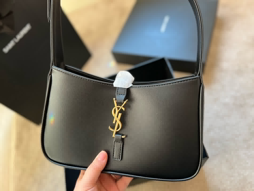 Saint Laurent Women Le 5 À 7  Hobo Bag