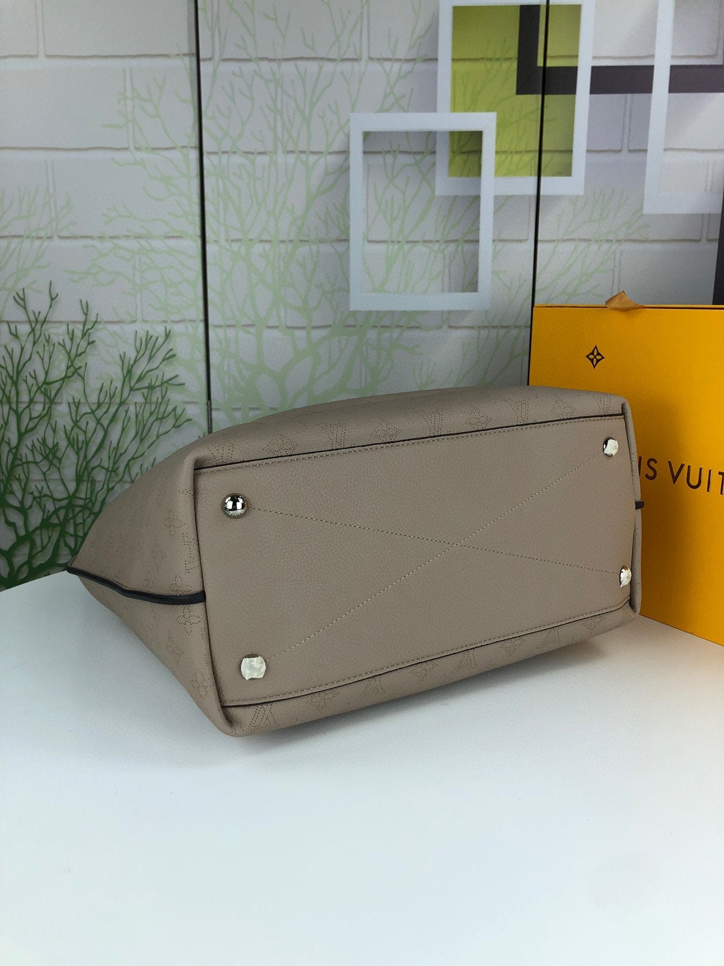 Louis Vuitton Carmel Hobo Bag ‘Mouse Grey’