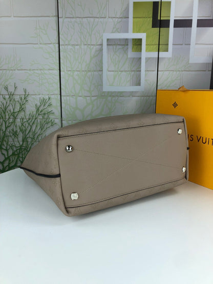 Louis Vuitton Carmel Hobo Bag ‘Mouse Grey’