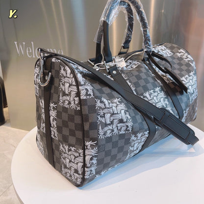 Louis Vuitton – Travel bag