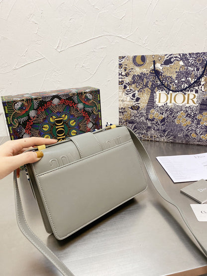 Dior 30 Montaigne Bag