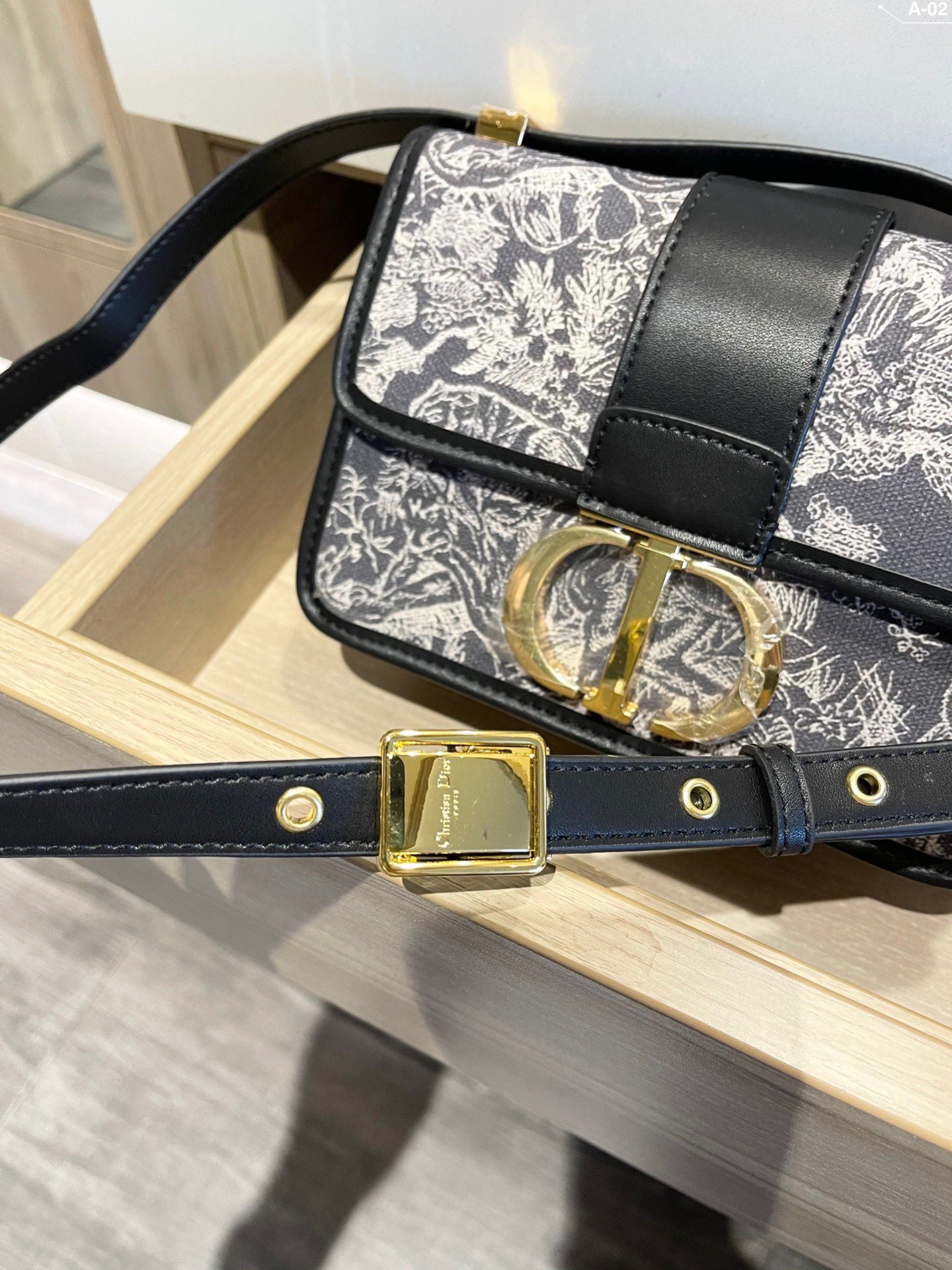 Dior 30 Montaigne Chain Bag