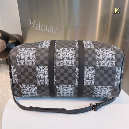 Louis Vuitton – Travel bag