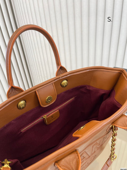 CC MEDIUM DEAUVILLE TOTE BAG  CALFSKIN