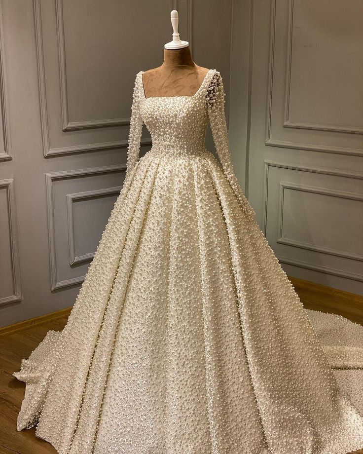 Unique Bridal Dress Ball Gown Square Neck White Pearls Long Sleeves Wedding Dresses Pretty Bridal Gowns DH1226