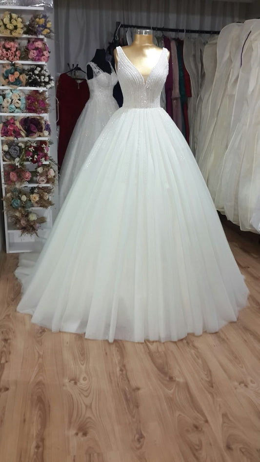 Classic Wedding Dress Ball Gown V Neck White Tulle Long Wedding Dresses Dreamy Bridal Gowns DH1236