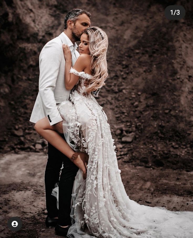 Unique Bridal Dress A Line Off The Shoulder White Tulle Lace Long Wedding Dresses Pretty Bridal Gowns DH1250