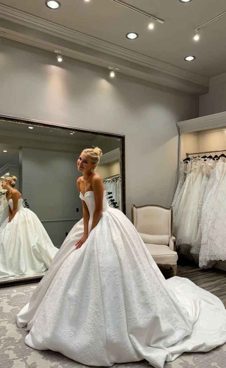 Retro Ball Gown Sweetheart Sleeveless White Satin Wedding Dress Modest Wedding Dresses Princess Wedding Gowns DH1476