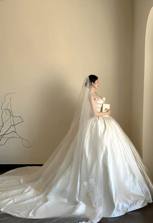 Beautiful Ball Gown Sweetheart Sleeveless White Satin Pleated Wedding Dress Modest Wedding Dresses Princess Wedding Gowns DH1479