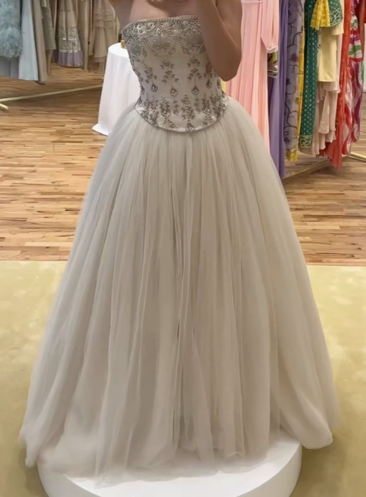 Beautiful Ball Gown Strapless Sleeveless White Tulle Pleated With Pearls Beads Wedding Dress Modest Wedding Dresses Princess Wedding Gowns DH1485