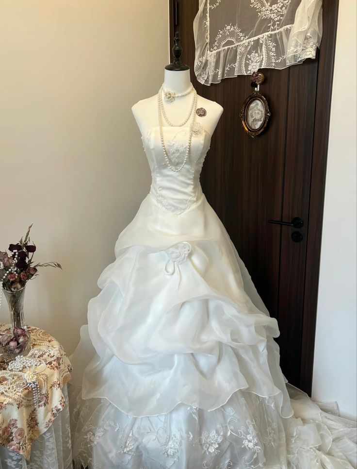 Princess Bridal Dress Ball Gown Strapless Organza Lace Wedding Dress With Ruffles White Wedding Dresses Modest Wedding Gowns DH1499