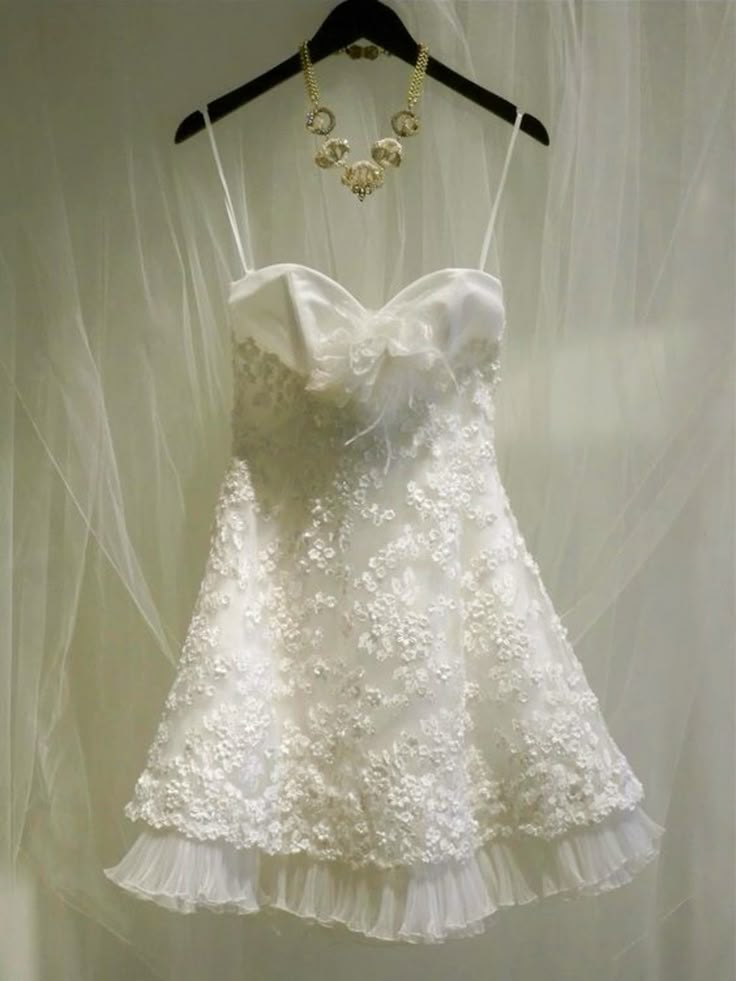 Cute A line Spaghetti Straps Short White Lace Formal 8th Grade Homecoming Dresses Middle School Short Cocktail Gowns Graduation Dress Hoco Outfits DH1893