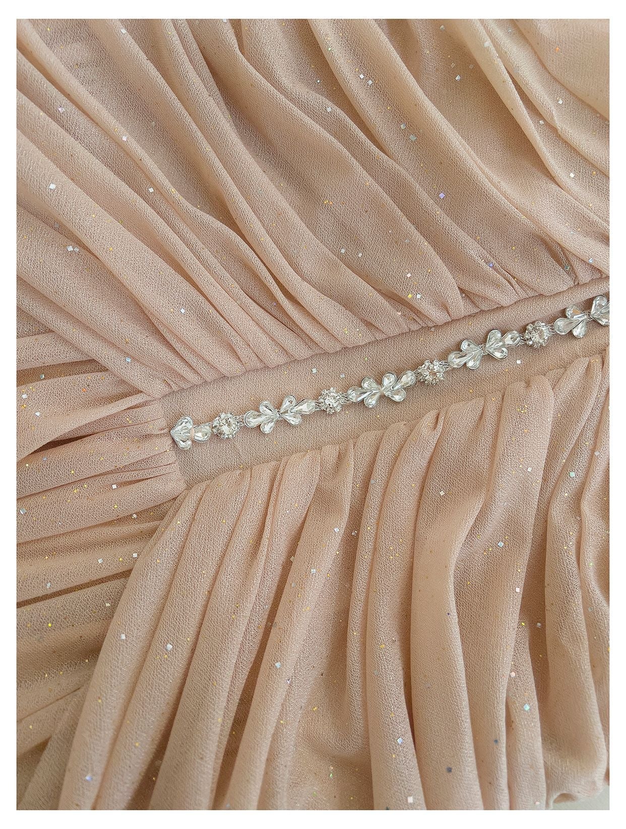 Cute Sheath Scoop Neck Champagne Short Grad Dress Inspo Short Mini Formal 8th Grade Homecoming Dresses High School Hoco Court Dress Graduation Dress 18th Birthday Outfits DH1951