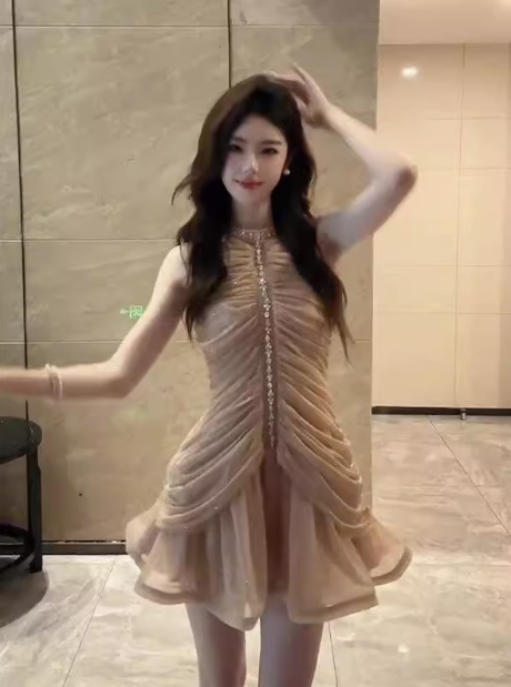 Cute Sheath Scoop Neck Champagne Short Grad Dress Inspo Short Mini Formal 8th Grade Homecoming Dresses High School Hoco Court Dress Graduation Dress 18th Birthday Outfits DH1951