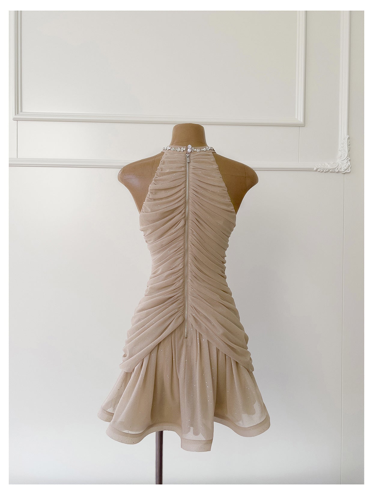 Cute Sheath Scoop Neck Champagne Short Grad Dress Inspo Short Mini Formal 8th Grade Homecoming Dresses High School Hoco Court Dress Graduation Dress 18th Birthday Outfits DH1951