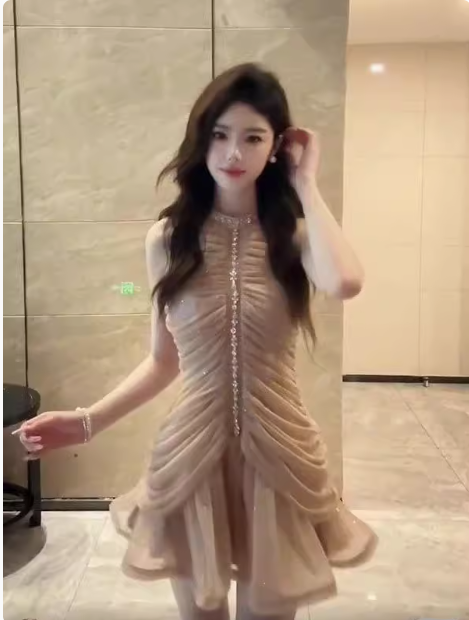 Cute Sheath Scoop Neck Champagne Short Grad Dress Inspo Short Mini Formal 8th Grade Homecoming Dresses High School Hoco Court Dress Graduation Dress 18th Birthday Outfits DH1951