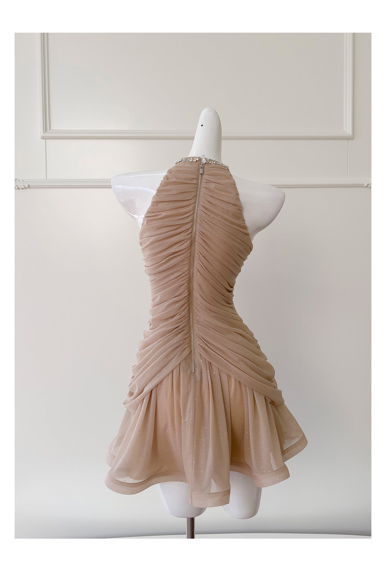 Cute Sheath Scoop Neck Champagne Short Grad Dress Inspo Short Mini Formal 8th Grade Homecoming Dresses High School Hoco Court Dress Graduation Dress 18th Birthday Outfits DH1951