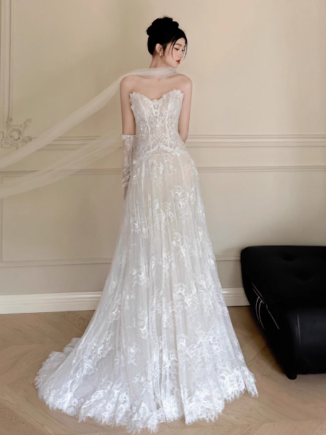 Classic Bridal Gown A Line Sweetheart Lace White Wedding Dresses Minimalist Bridal Gowns DP1645