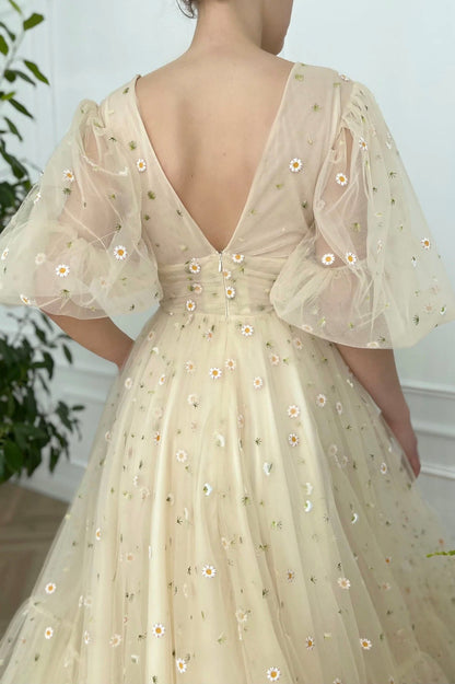 Champagne V-Neck Lace Short Prom Dress, Cute Puff Sleeves Party Dress with Pockets