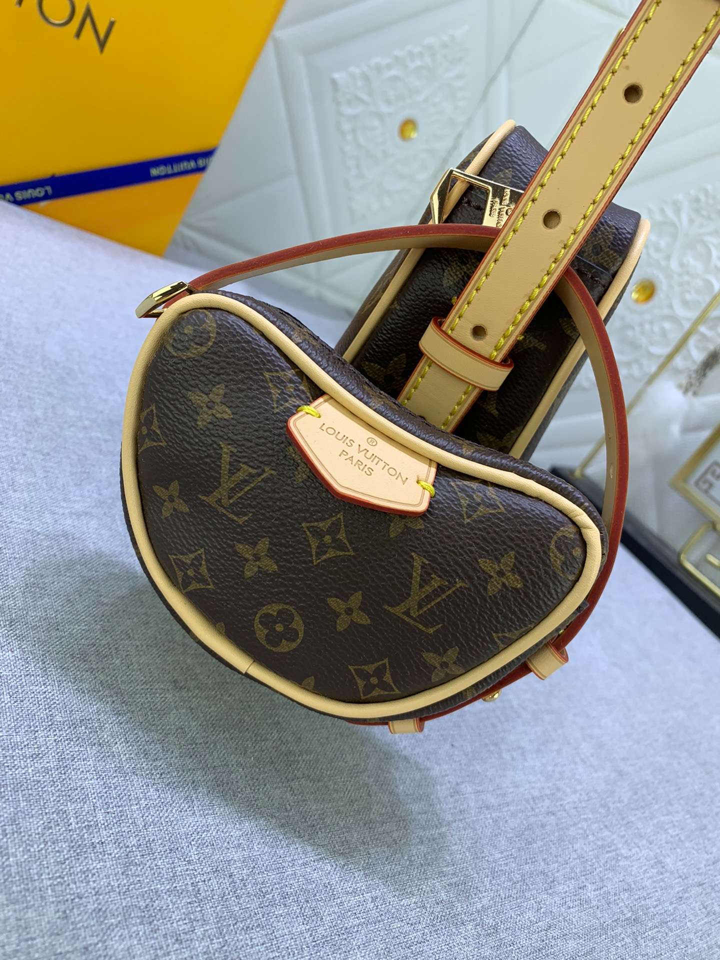 LOUIS VUITTON Croissant MM Monogram