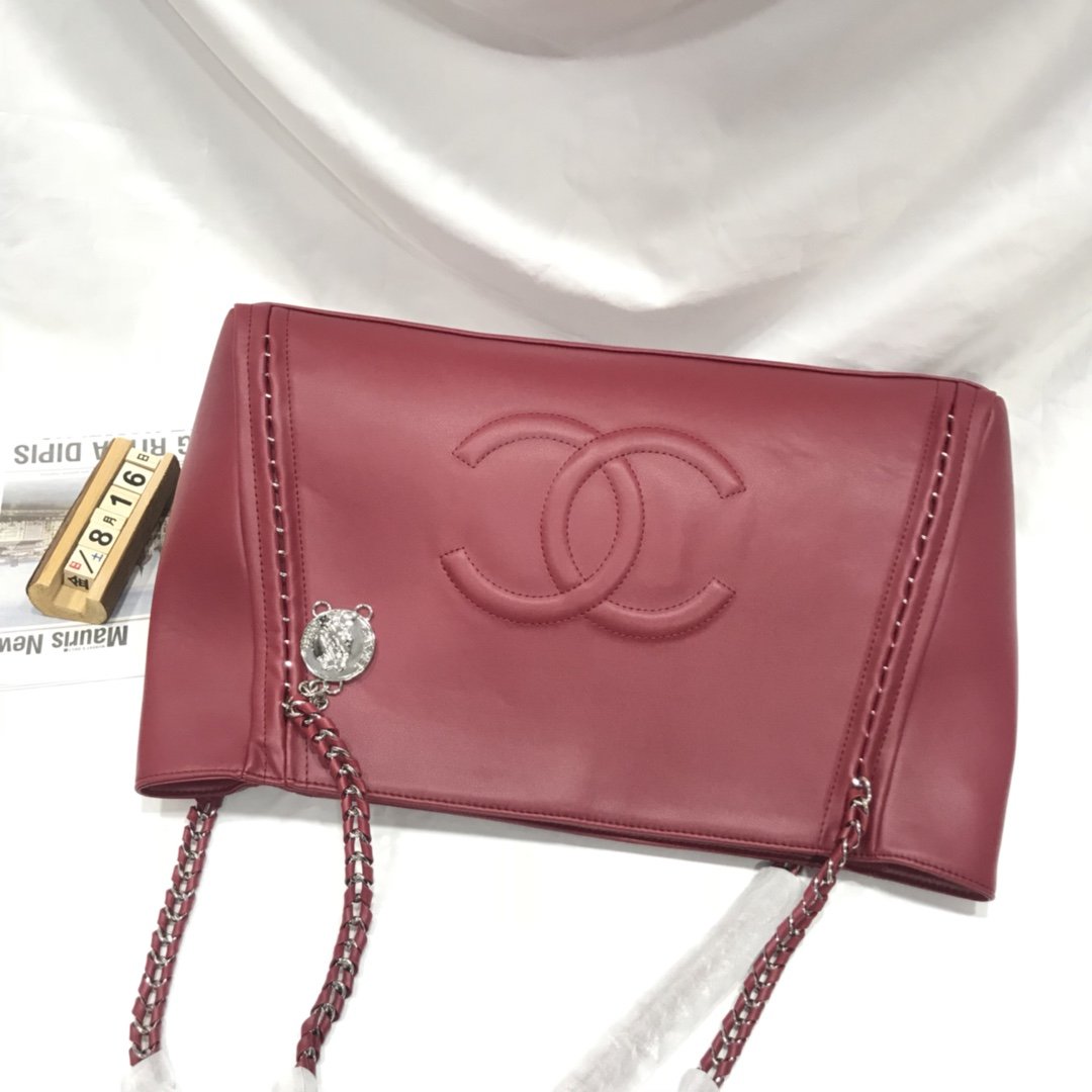 CHANEL RED LARGE LUXURY LIGNE SOFT CALFSKIN TOTE BAG