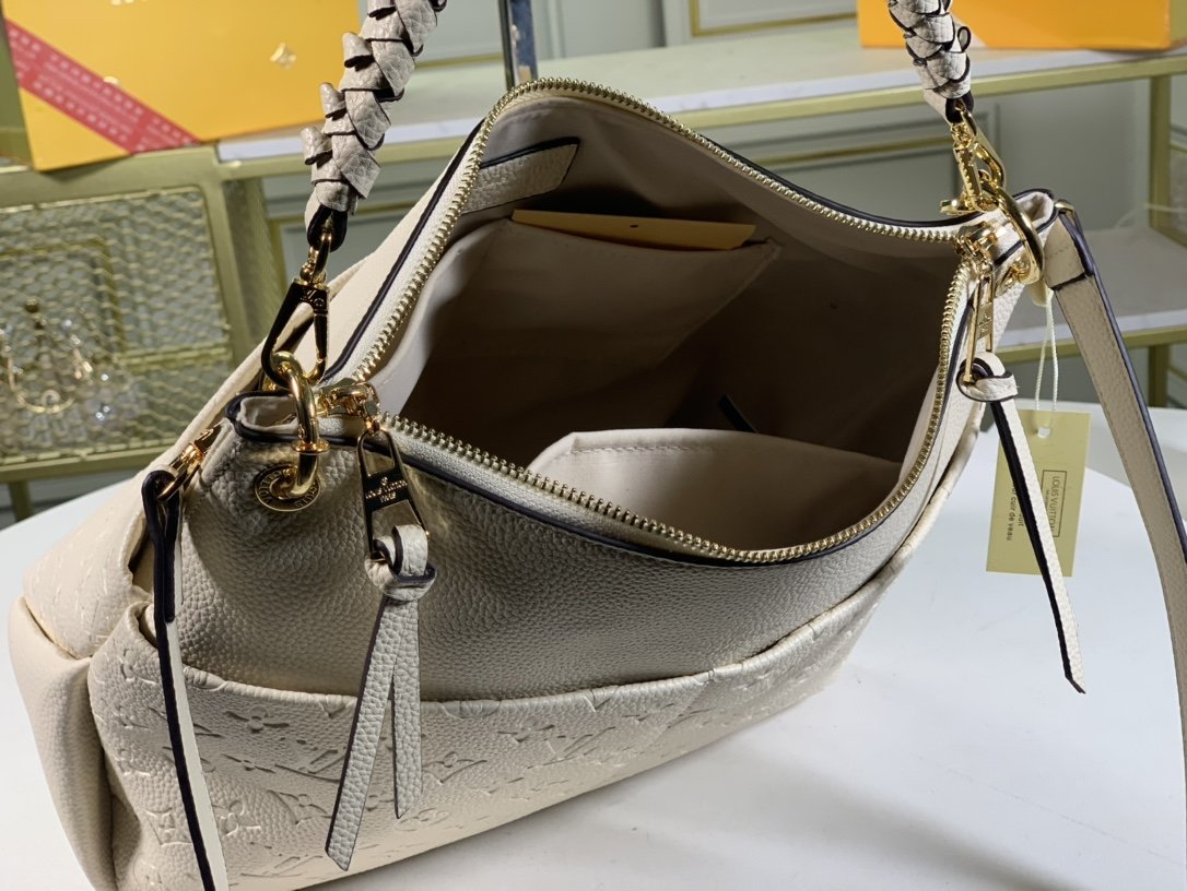 Louis Vuitton Maida Hobo