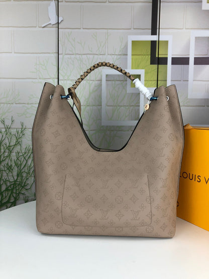 Louis Vuitton Carmel Hobo Bag ‘Mouse Grey’