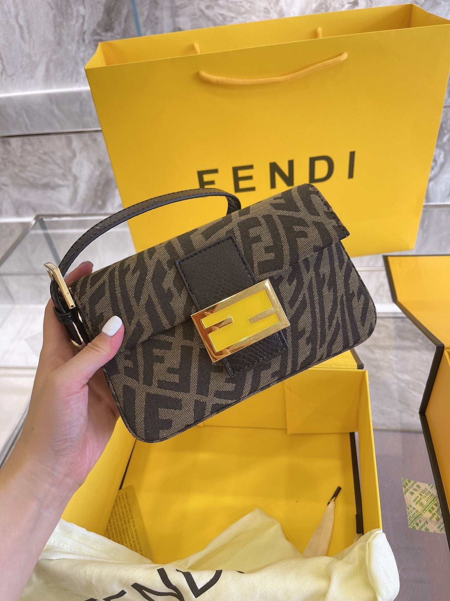 Fendi Women Baguette 1997 Brown