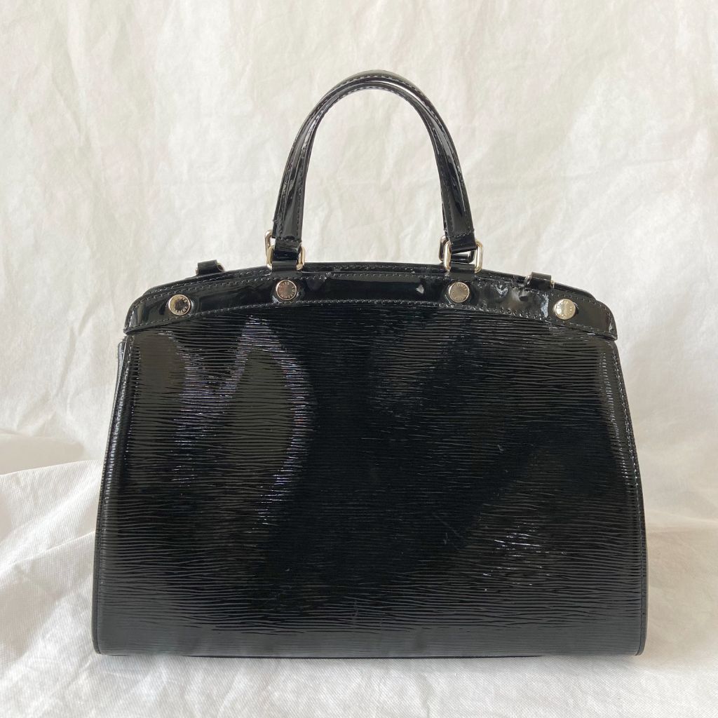 Louis Vuitton Brea handbag in black patent epi leather