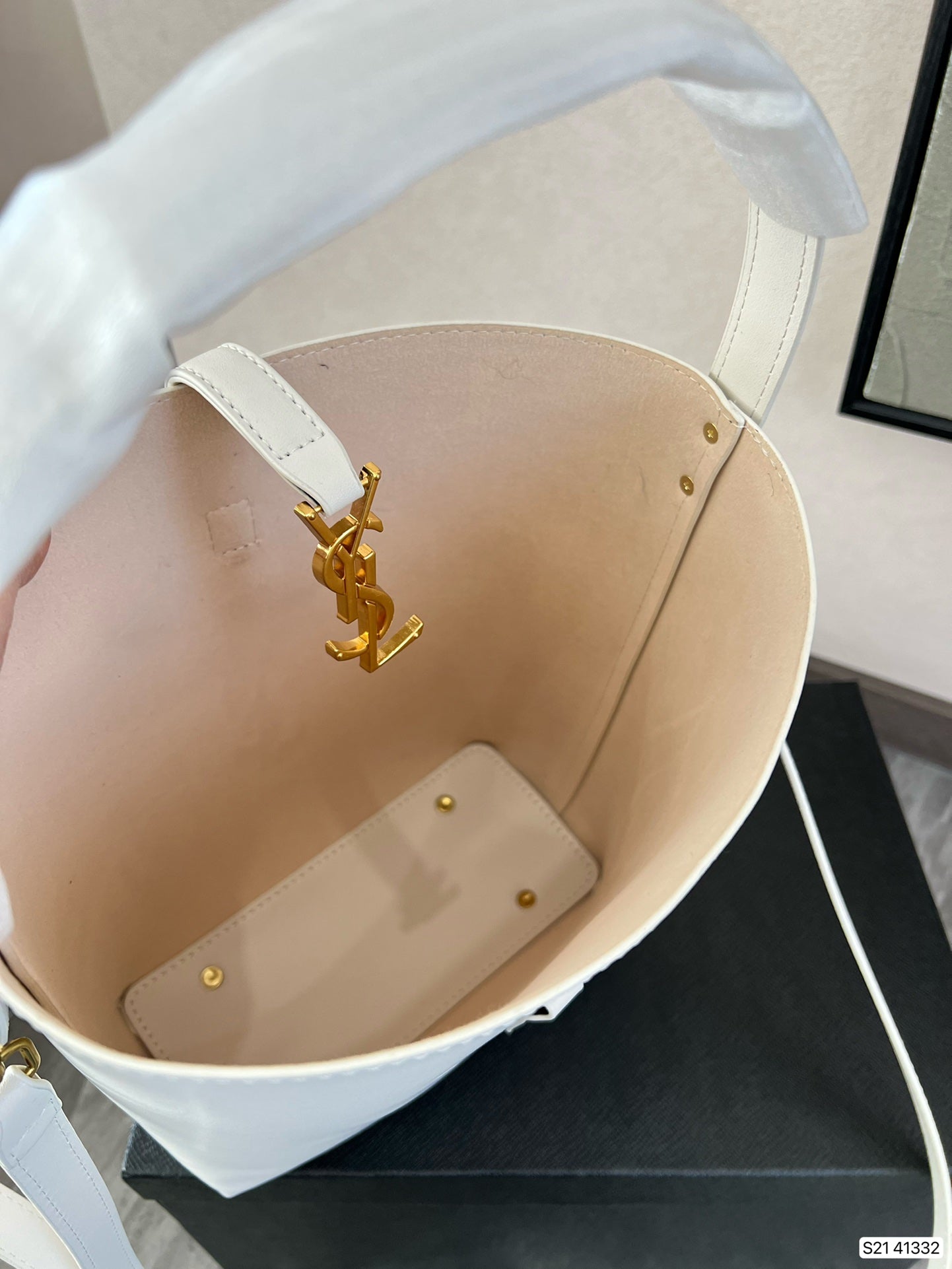 YSL LE 5 À 7 SUPPLE SMALL IN GRAINED