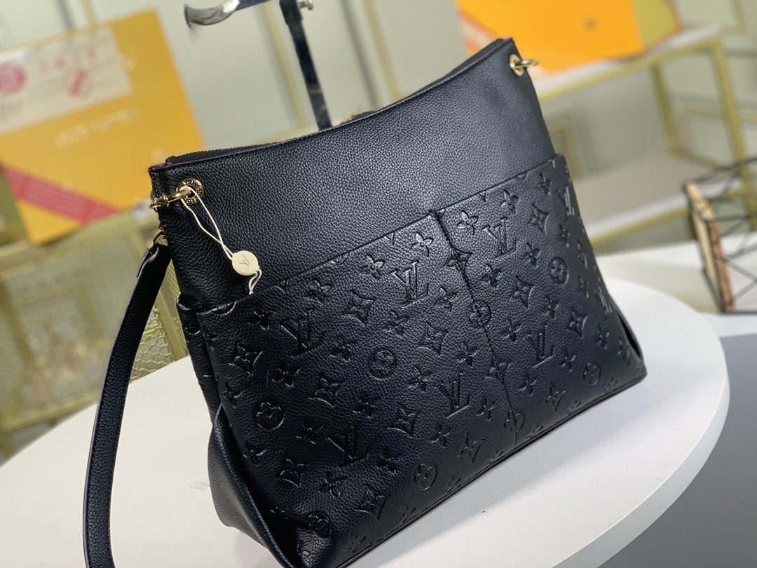 Louis Vuitton Maida Hobo
