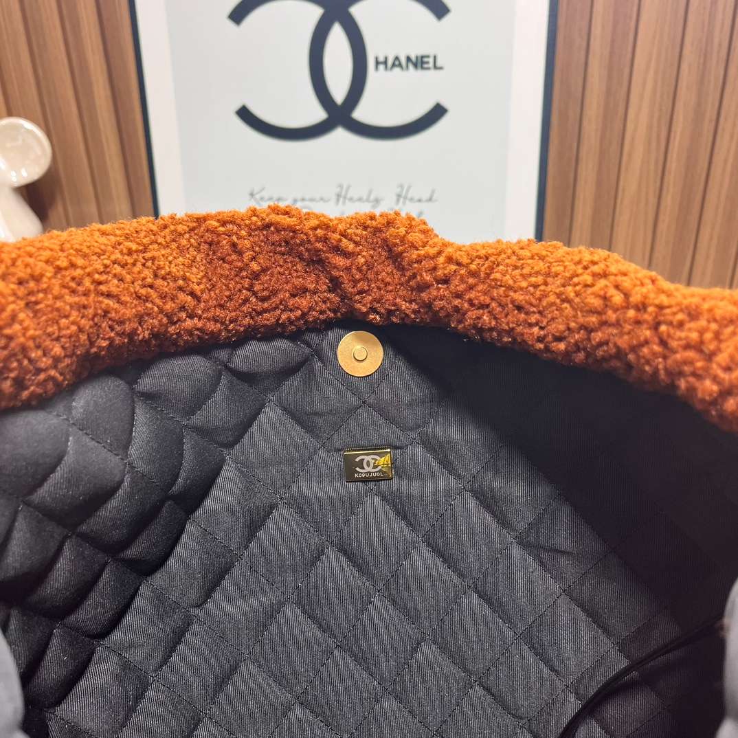 CHANEL Chanel 22 Hobo Small Black Velvet