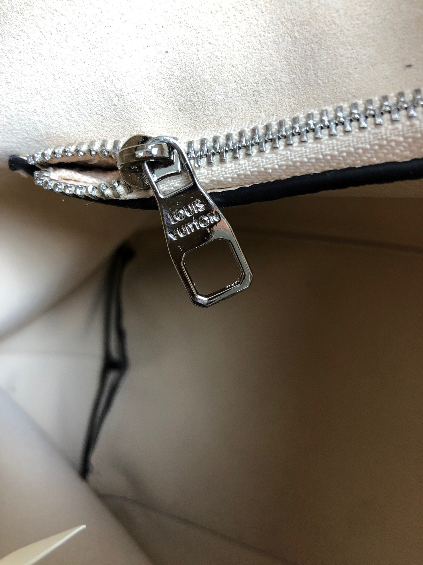 Louis Vuitton Carmel Hobo Bag ‘Mouse Grey’