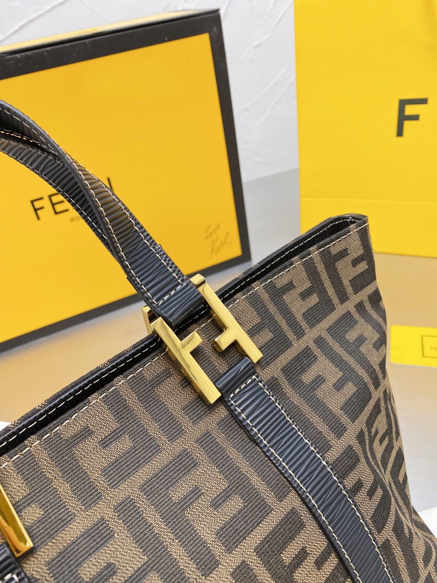 Fendi Sunshine Large Shopper Bag