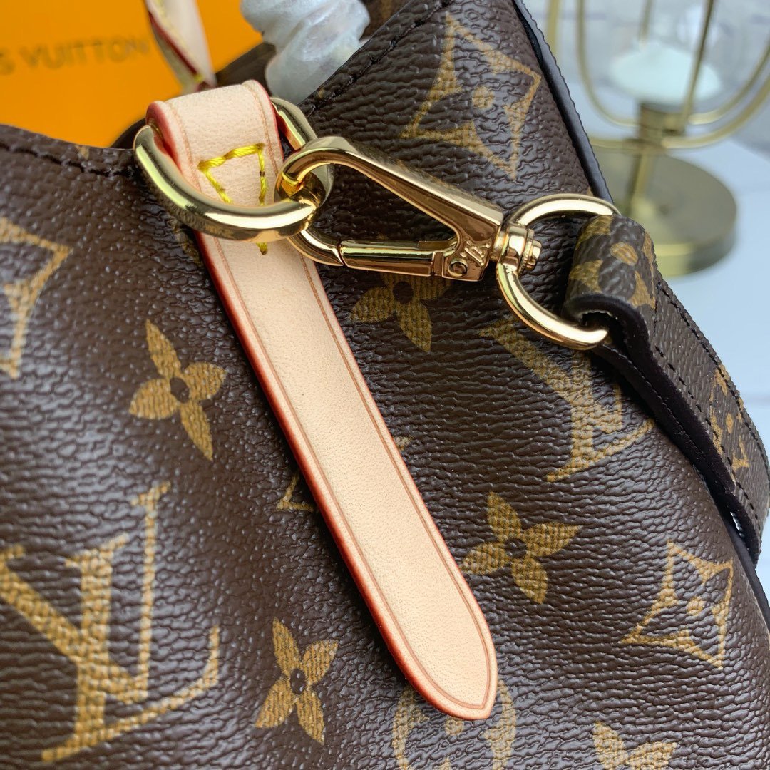 Louis Vuitton Montaigne