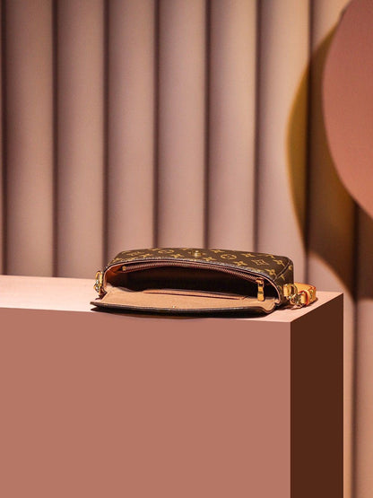 Louis Vuitton Wallet on Chain Ivy Monogram M81911