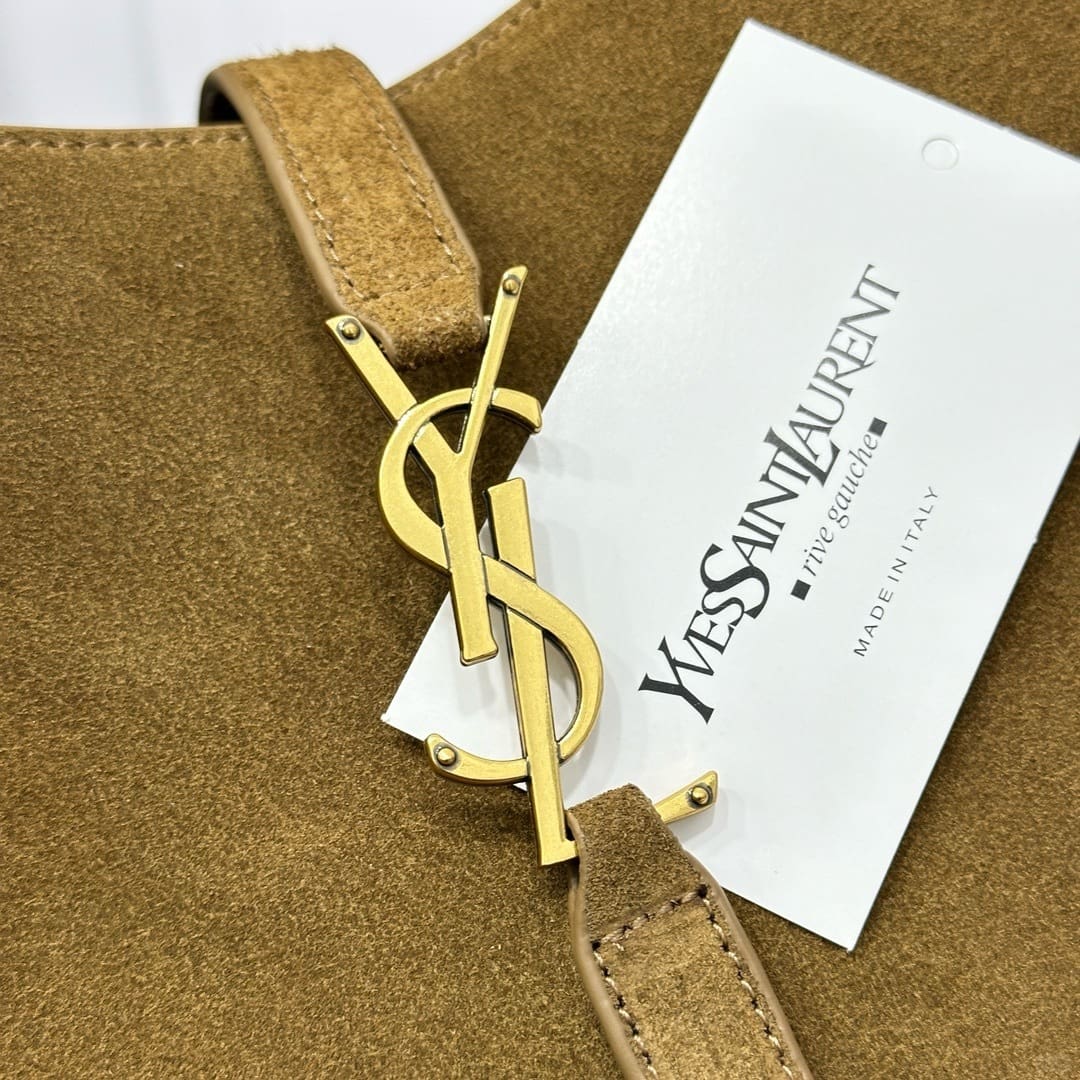 Saint Laurent LE 5 À 7 supple LARGE in suede