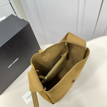 Saint Laurent LE 5 À 7 supple LARGE in suede