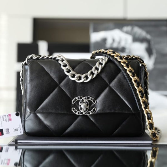 C hanel 19s handbag (silver)