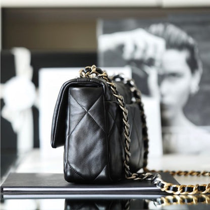 C hanel 19s handbag (silver)