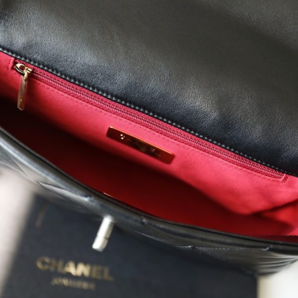 C hanel 19s handbag (silver)