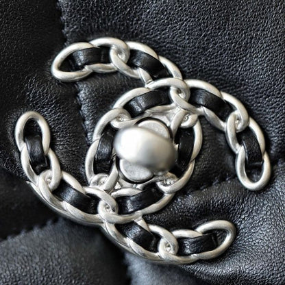 C hanel 19s handbag (silver)