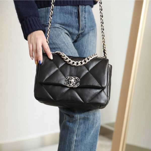 C hanel 19s handbag (silver)