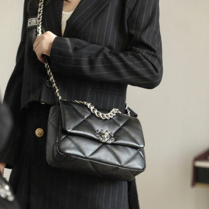 C hanel 19s handbag (silver)