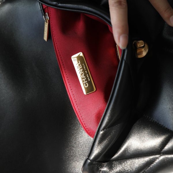 C hanel 19s handbag
